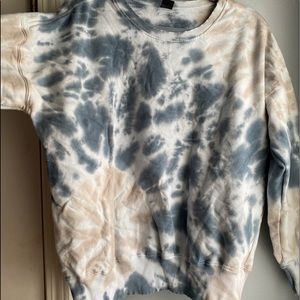 blue and tan dye crew neck